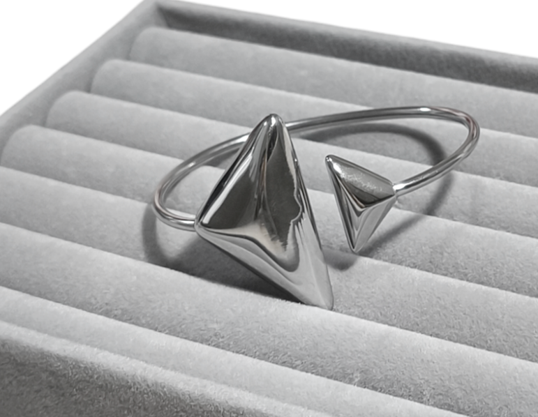 BRACCIALE RIGIDO TRIANGOLO