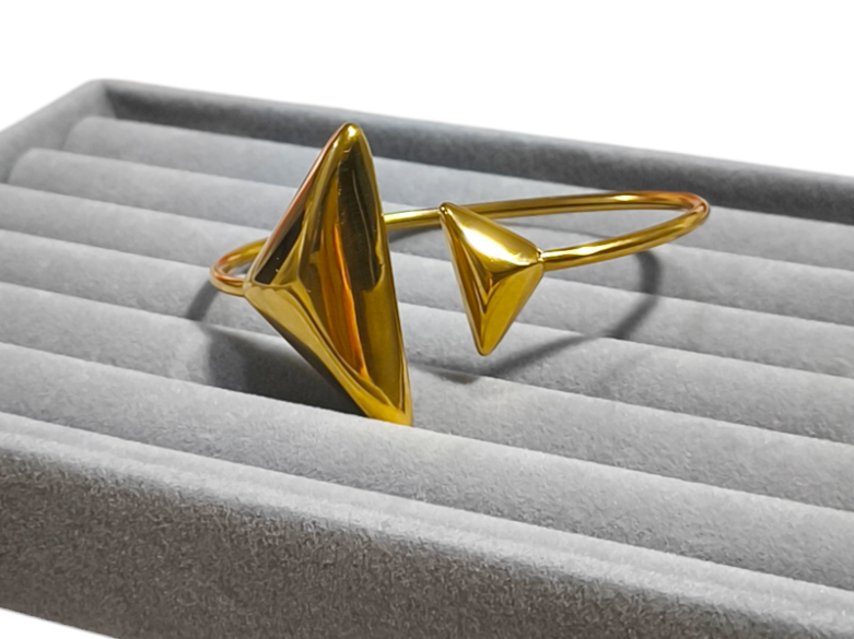 BRACCIALE RIGIDO TRIANGOLO